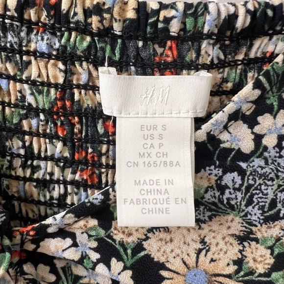 H&M floral blouse - Picture 3 of 4